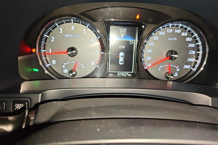 Used Toyota Crown 2018 2.0T Sport Edition Odometer Close Up