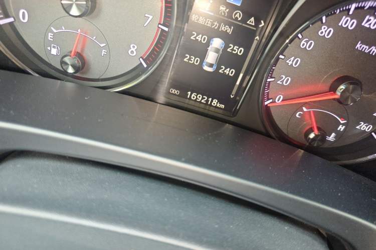 Used Toyota Crown 2018 2.0T Sport Edition Odometer Close Up