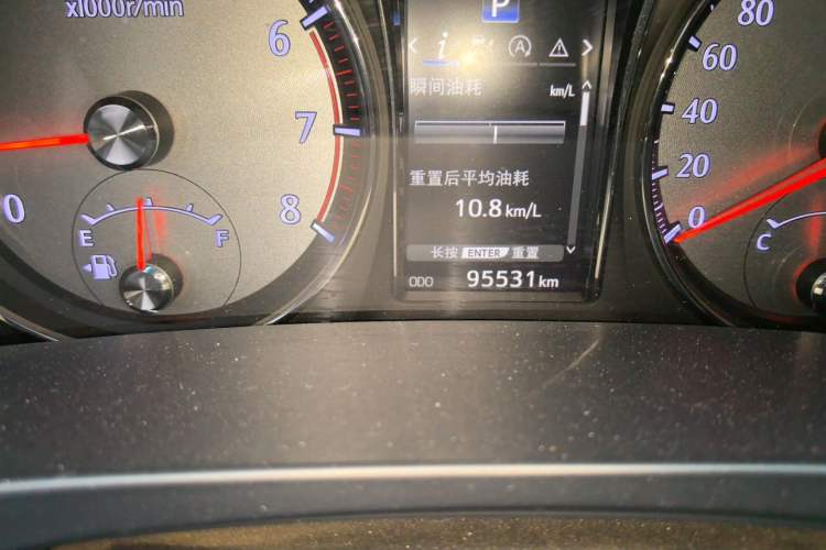 Used Toyota Crown 2018 2.0T Fashion Edition Odometer Close Up