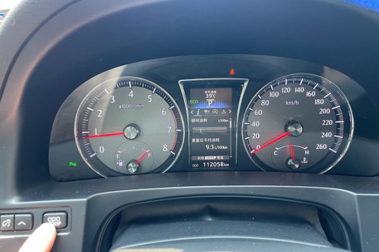 Used Toyota Crown 2018 2.0T Fashion Edition Odometer Close Up