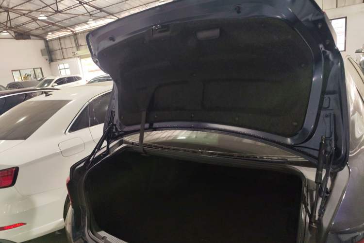 Used Toyota Crown 2018 2.0T Fashion Edition Trunk