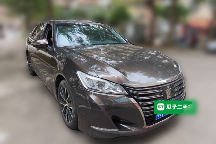 Used Toyota Crown 2018 2.0T Fashion Edition Front Right 45 Deg