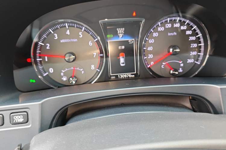 Used Toyota Crown 2018 2.0T Sport Edition Odometer Close Up