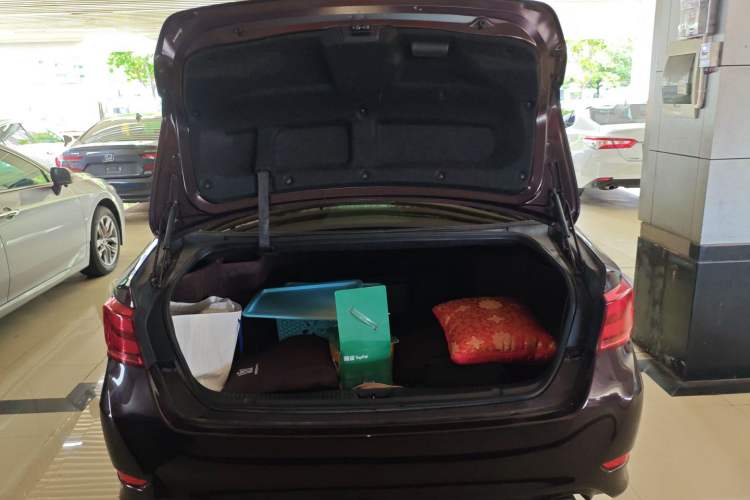 Used Toyota Crown 2018 2.0T Sport Edition Trunk