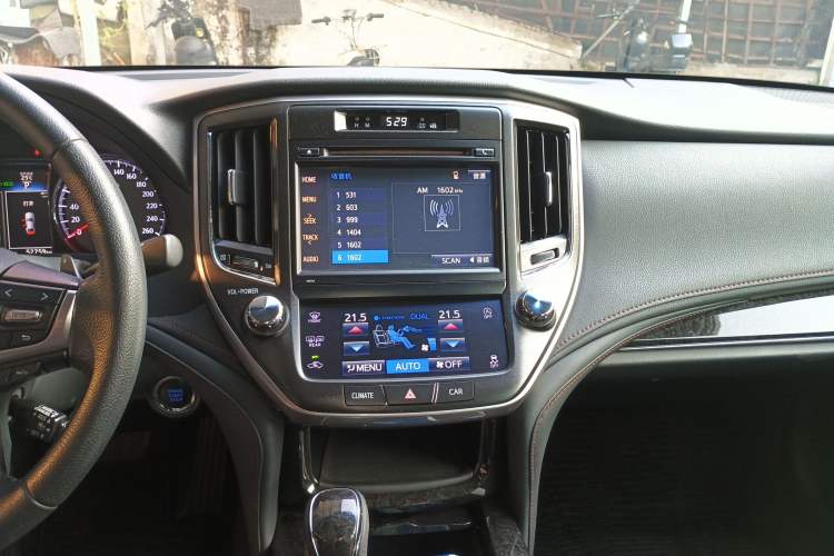 Used Toyota Crown 2018 2.0T Fashion Edition Audio And AC Panel