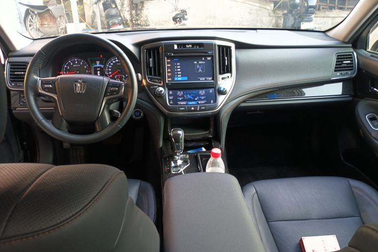 Used Toyota Crown 2018 2.0T Fashion Edition Center Console