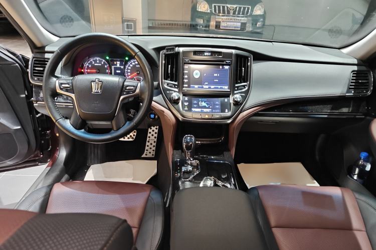 Used Toyota Crown 2018 2.0T Sport Edition Center Console