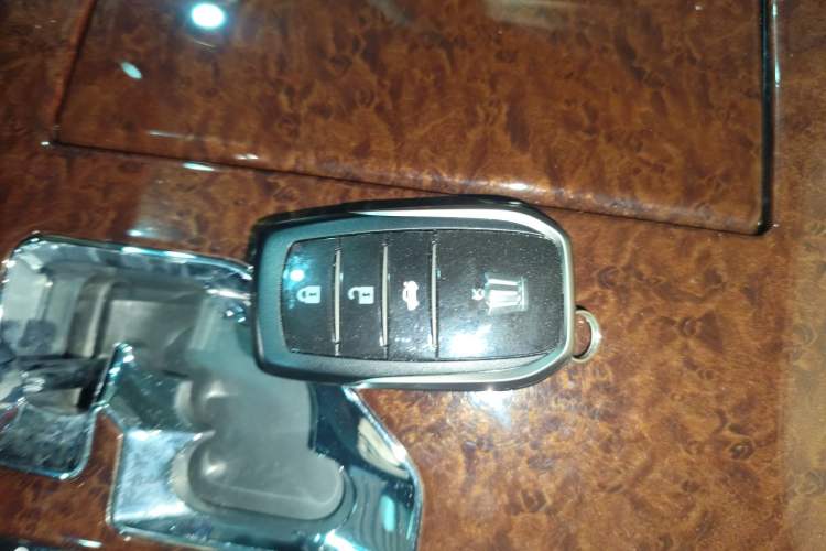 Used Toyota Crown 2018 2.0T Fashion Edition Interior 1