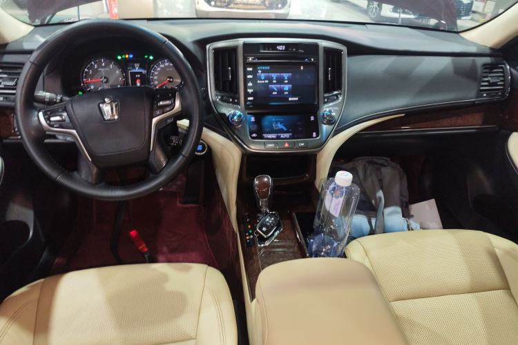 Used Toyota Crown 2018 2.0T Fashion Edition Interior 2