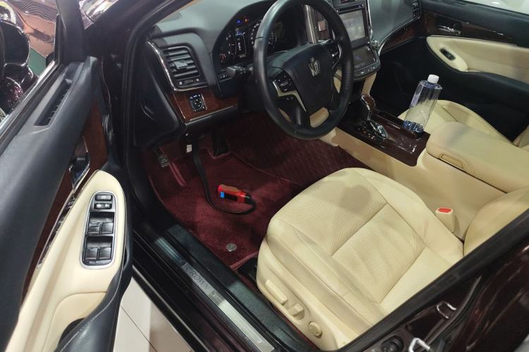 Used Toyota Crown 2018 2.0T Fashion Edition Interior 3