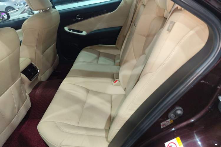 Used Toyota Crown 2018 2.0T Fashion Edition Interior 4