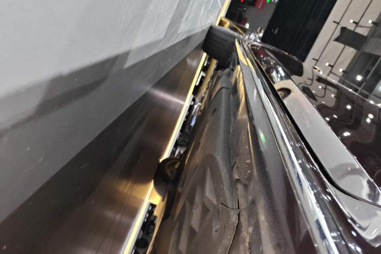 Used Toyota Crown 2018 2.0T Sport Edition Right Side Sill