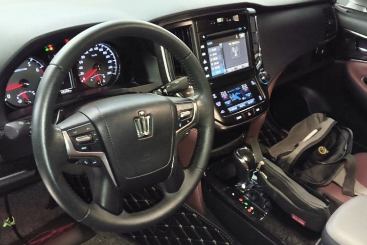 Used Toyota Crown 2018 2.0T Sport Edition Center Console