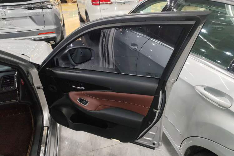 Used Toyota Crown 2018 2.0T Sport Edition Right Front Door Interior
