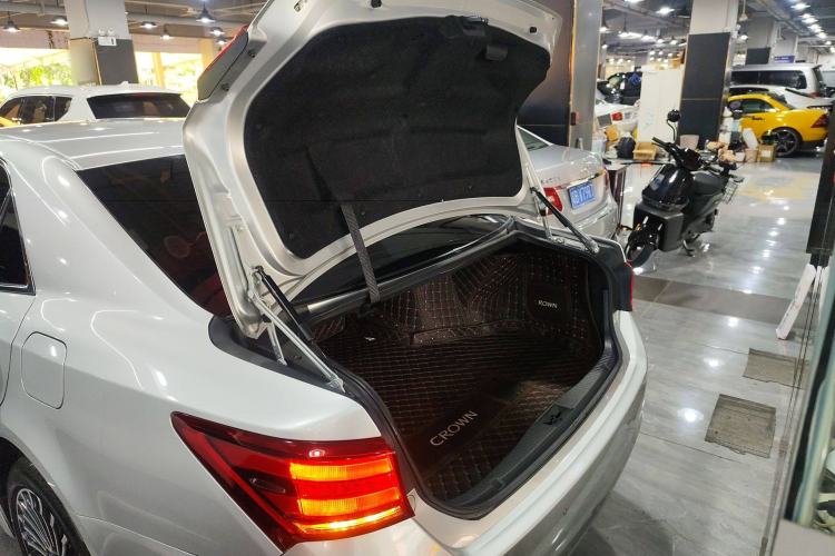 Used Toyota Crown 2018 2.0T Sport Edition Trunk