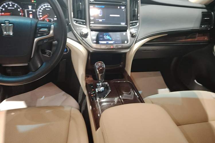 Used Toyota Crown 2018 2.0T Fashion Edition Audio And AC Panel