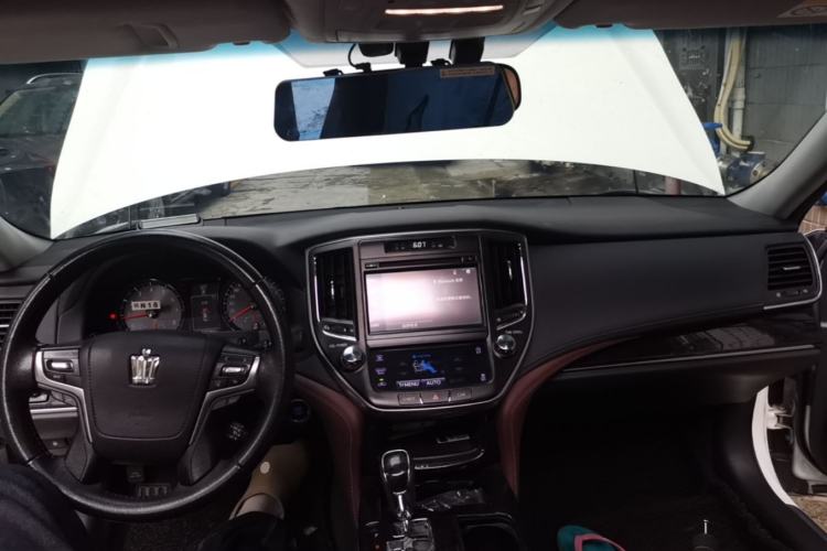 Used Toyota Crown 2018 2.0T Sport Edition Center Console