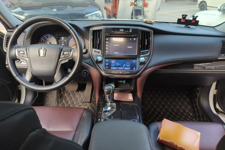 Used Toyota Crown 2018 2.0T Sport Edition Center Console
