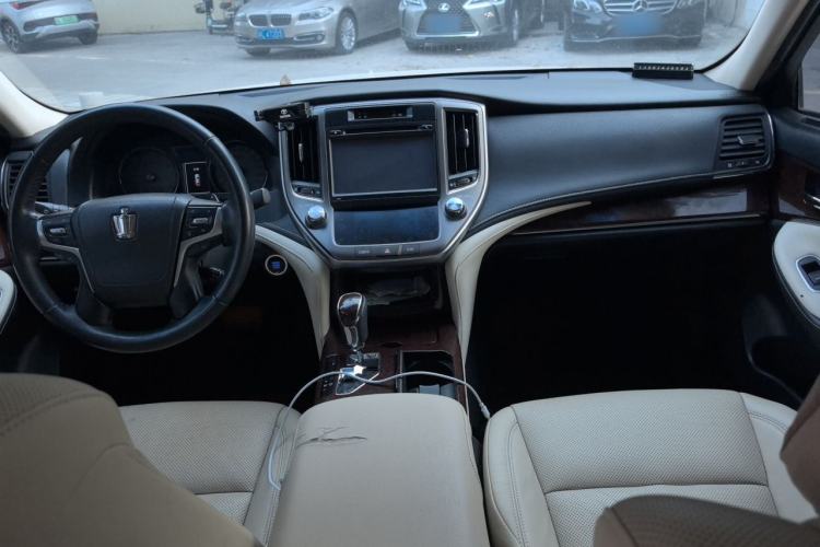 Used Toyota Crown 2018 2.0T Fashion Edition Center Console