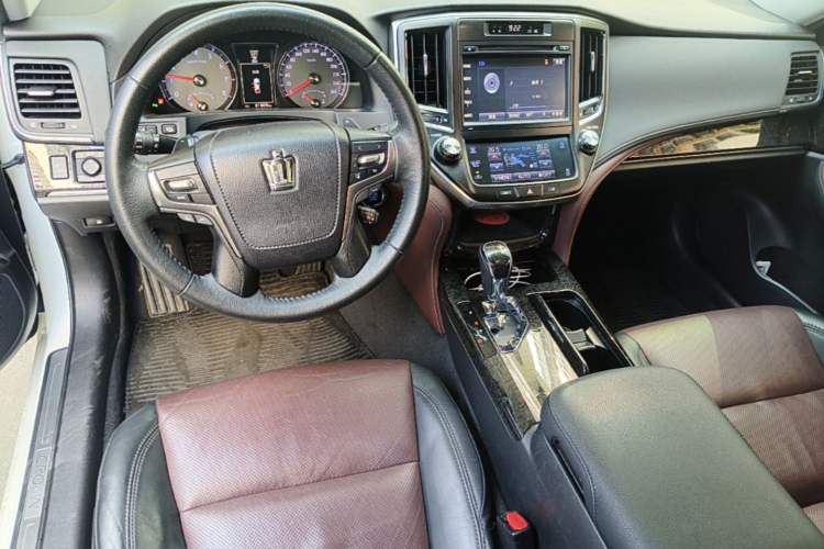 Used Toyota Crown 2018 2.0T Sport Edition Center Console