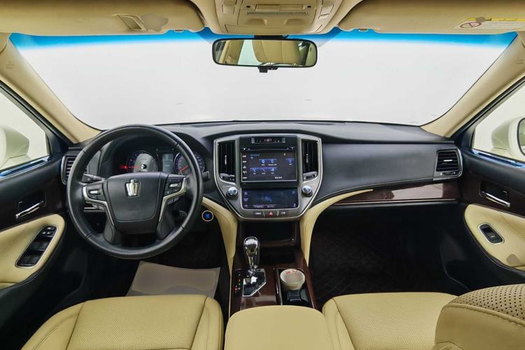 Used Toyota Crown 2018 2.0T Fashion Edition Center Console