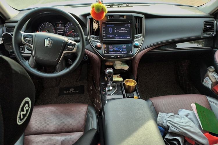 Used Toyota Crown 2018 2.0T Sport Edition Center Console