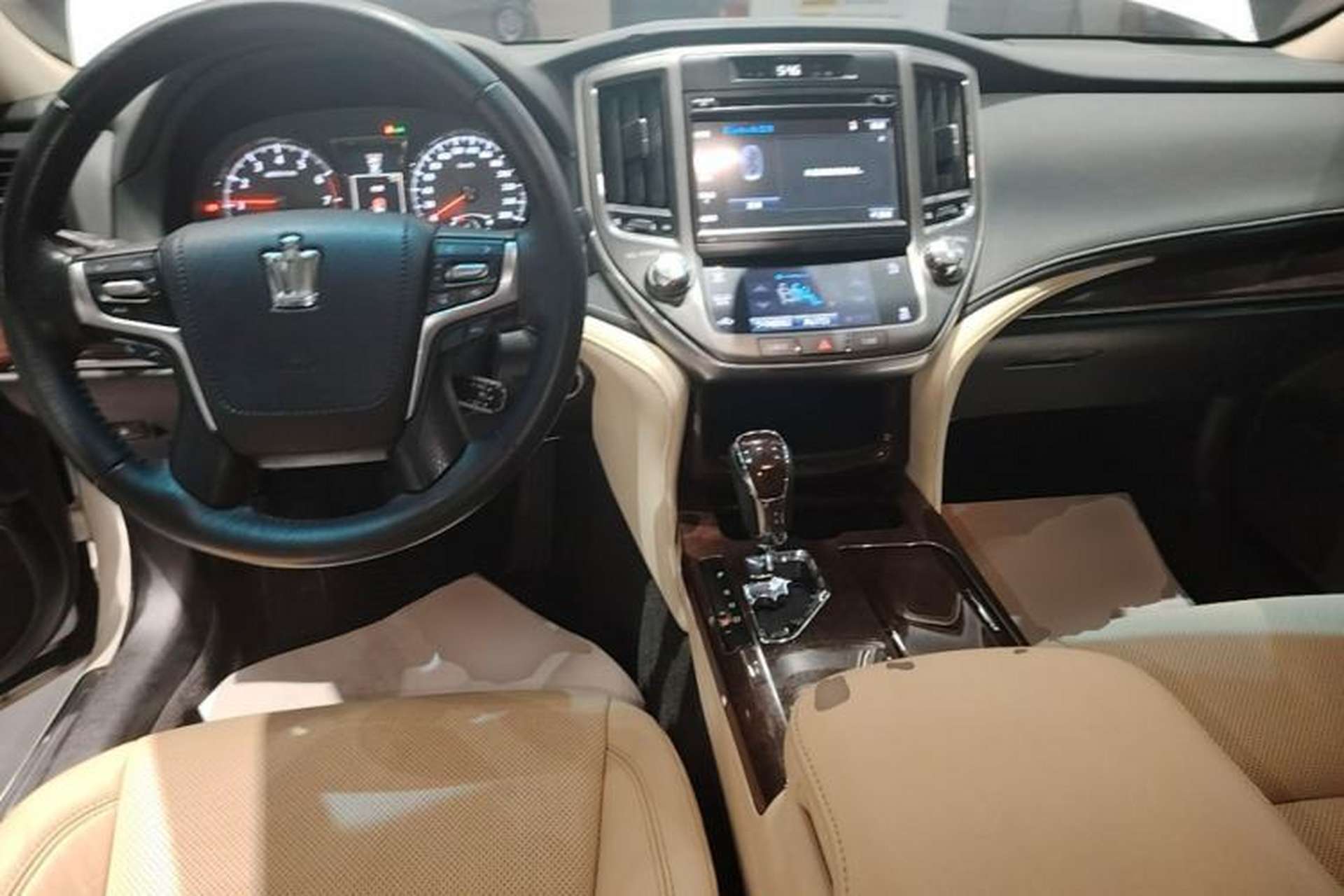 Used Toyota Crown 2018 2.0T Fashion Edition Center Console