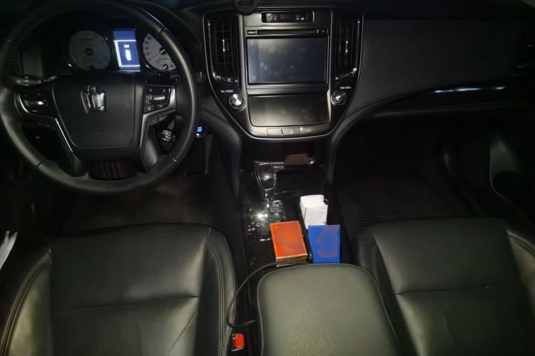 Used Toyota Crown 2018 2.0T Fashion Edition Center Console