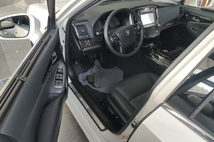 Used Toyota Crown 2018 2.0T Fashion Edition Driver Seat