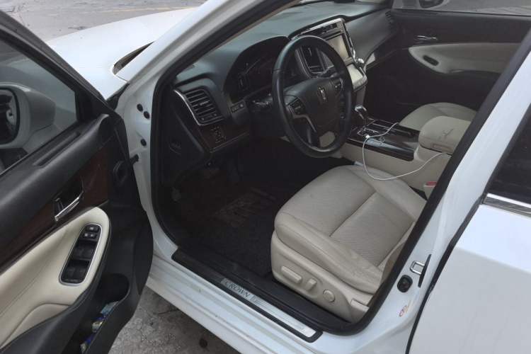 Used Toyota Crown 2018 2.0T Fashion Edition Driver Seat