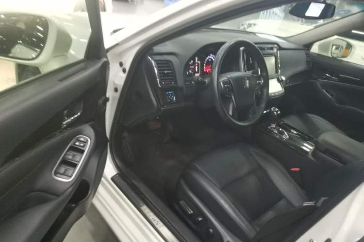 Used Toyota Crown 2018 2.0T Fashion Edition Driver Seat