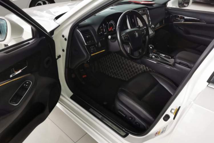 Used Toyota Crown 2018 2.0T Fashion Edition Driver Seat