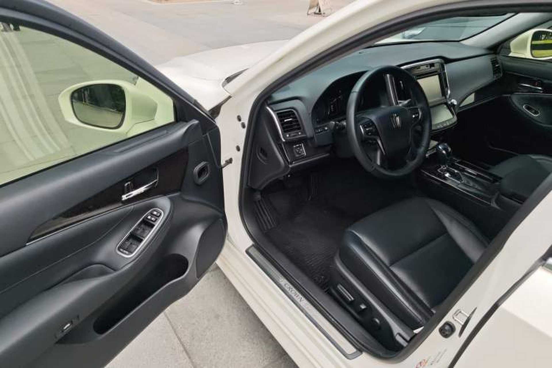 Used Toyota Crown 2018 2.0T Fashion Edition Driver Seat