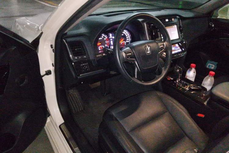 Used Toyota Crown 2018 2.0T Fashion Edition Driver Seat