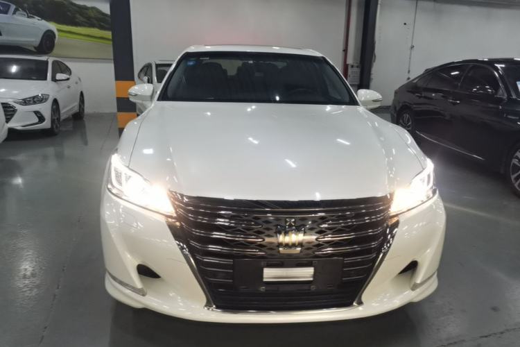 Used Toyota Crown 2018 2.0T Fashion Edition Front