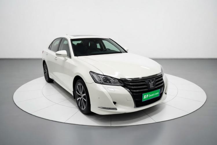 Used Toyota Crown 2018 2.0T Fashion Edition Front Right 45 Deg