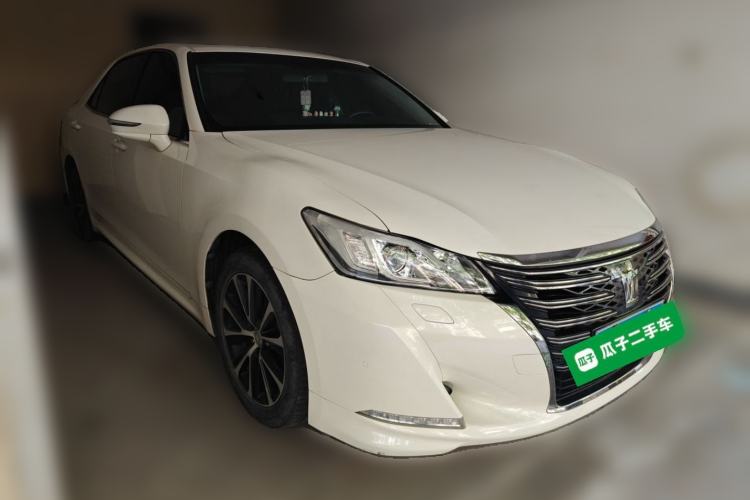 Used Toyota Crown 2018 2.0T Fashion Edition Front Right 45 Deg