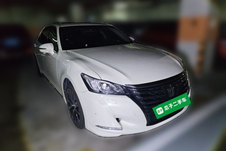 Used Toyota Crown 2018 2.0T Fashion Edition Front Right 45 Deg