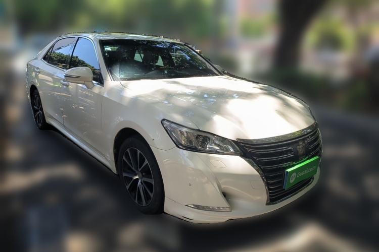 Used Toyota Crown 2018 2.0T Fashion Edition Front Right 45 Deg