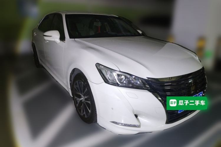Used Toyota Crown 2018 2.0T Fashion Edition Front Right 45 Deg