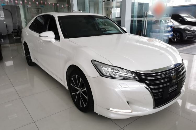 Used Toyota Crown 2018 2.0T Fashion Edition Front Right 45 Deg