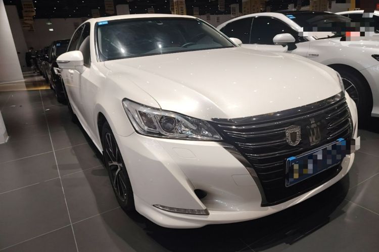 Used Toyota Crown 2018 2.0T Fashion Edition Front Right 45 Deg