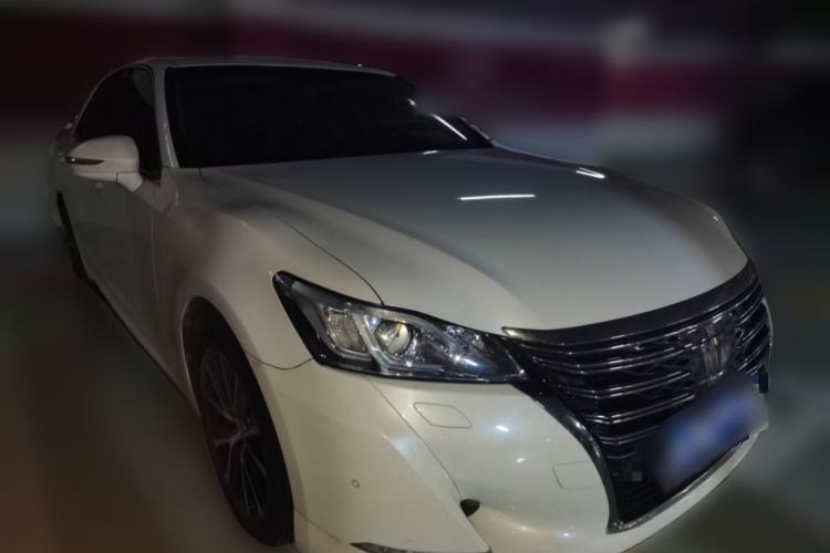 Used Toyota Crown 2018 2.0T Fashion Edition Front Right 45 Deg
