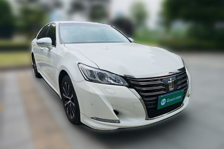 Used Toyota Crown 2018 2.0T Fashion Edition Front Right 45 Deg