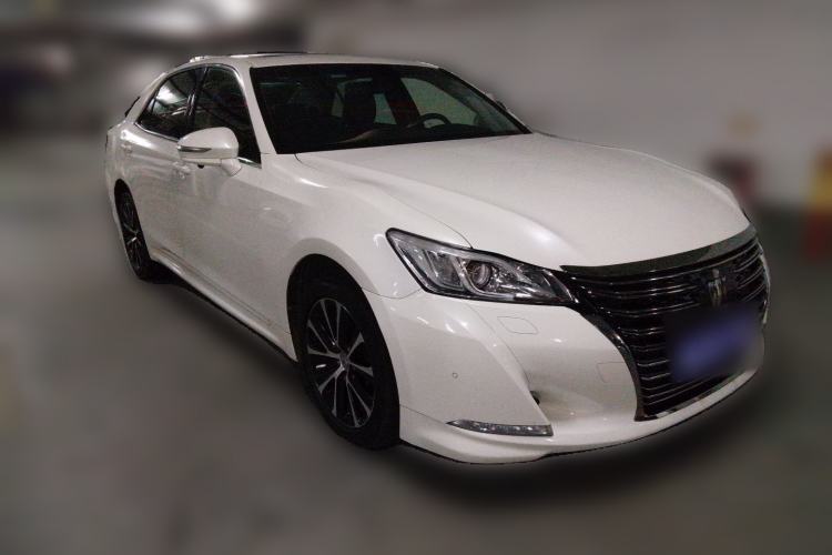 Used Toyota Crown 2018 2.0T Fashion Edition Front Right 45 Deg