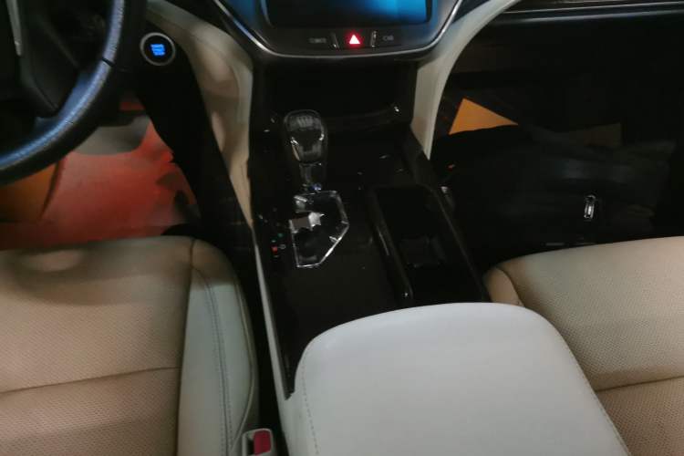 Used Toyota Crown 2018 2.0T Fashion Edition Gear Lever