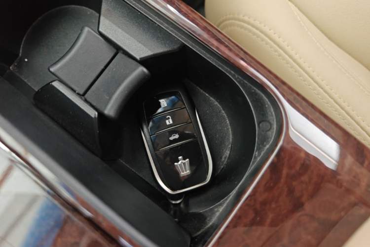 Used Toyota Crown 2018 2.0T Pioneer Edition Interior 1