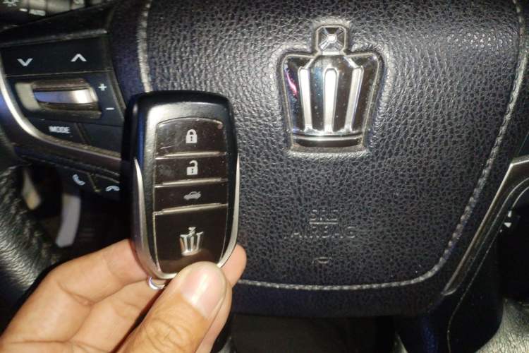 Used Toyota Crown 2018 2.0T Fashion Edition Interior 1