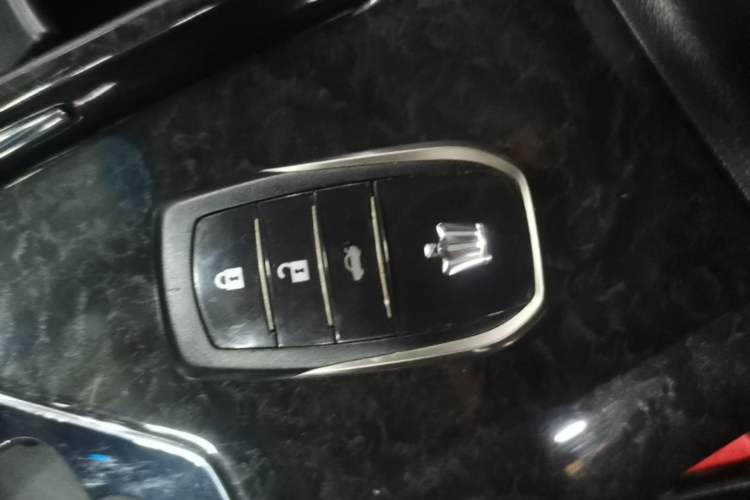 Used Toyota Crown 2018 2.0T Fashion Edition Interior 1
