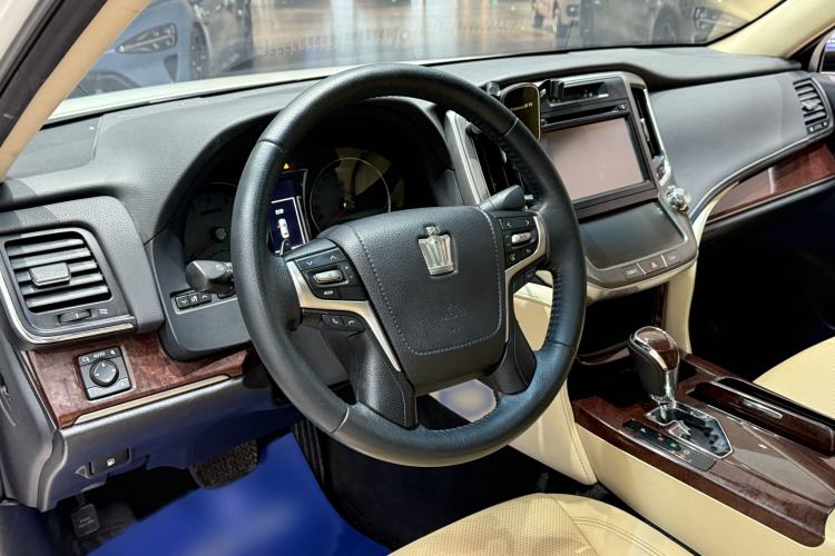 Used Toyota Crown 2018 2.0T Fashion Edition Interior 2